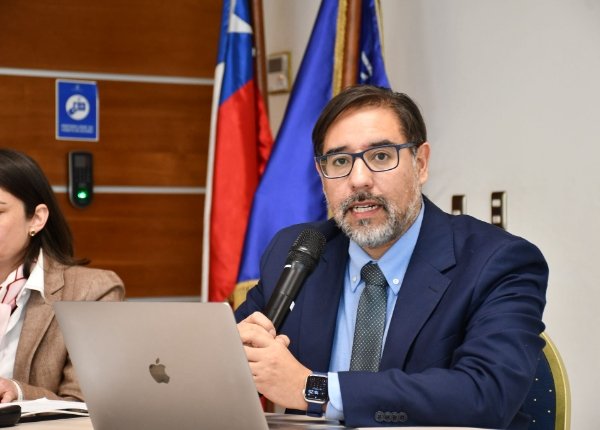 Ministros y Jueces de Familia de San Miguel participaron en charla sobre ley de garantías dictada por Sergio Henríquez Galindo